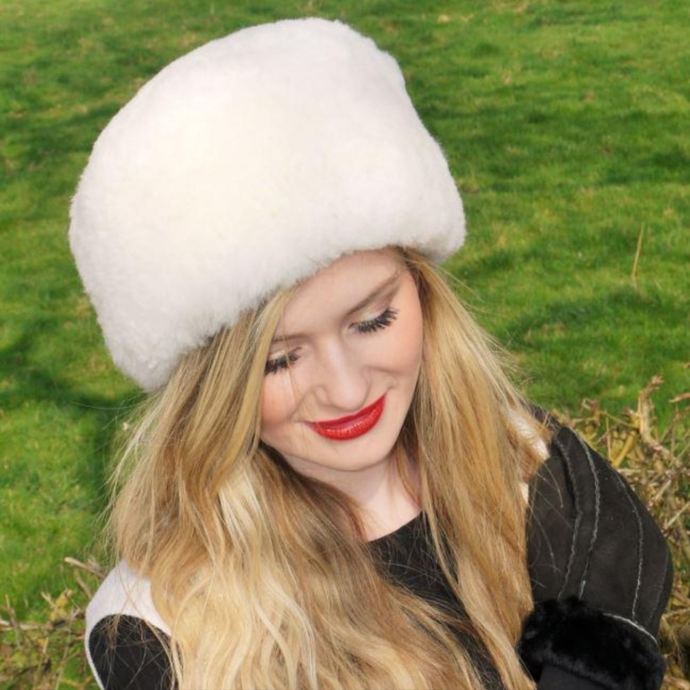 Cloud Nine Sheepskin Snowball Hat Size Large Ivory White
